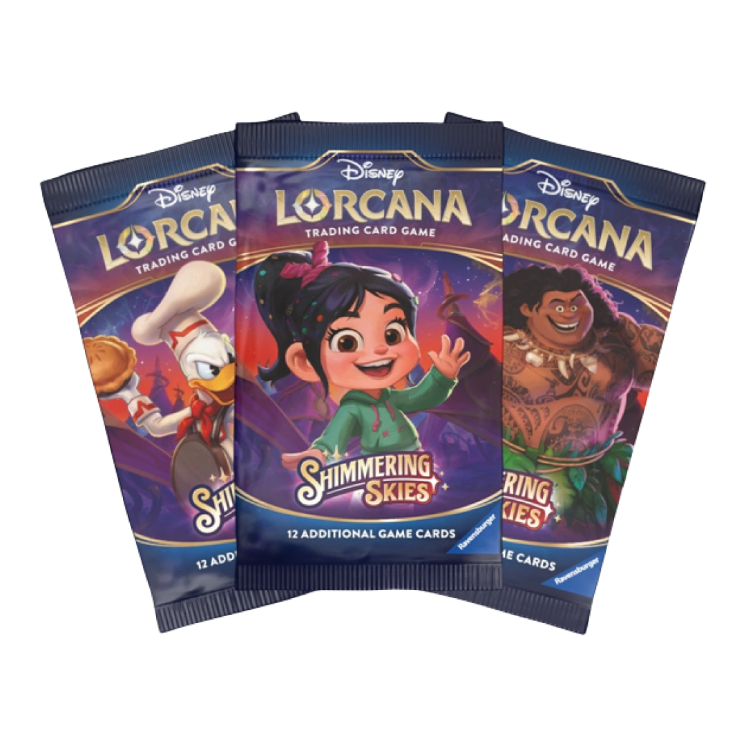 Immagine di tre pacchetti booster di Lorcana: Shimmering Skies con Vanellope, Maui e Paperino sulla copertina.