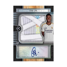 Carta da collezione Vinícius Júnior Vini Jr. Topps con memorabilia Real Madrid.