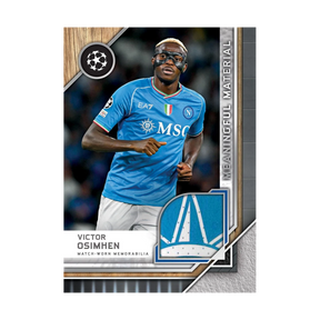 Carta da collezione Victor Osimhen Topps con memorabilia Napoli e autografo.