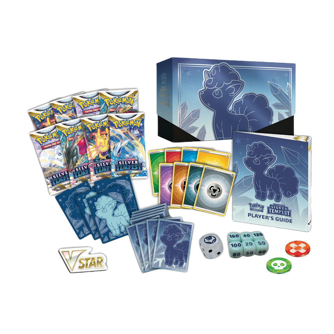 Set completo del Pokémon Silver Tempest Elite Trainer Box con buste booster, dadi, segnalini, e guida del giocatore, caratterizzato dal design di Alolan Vulpix