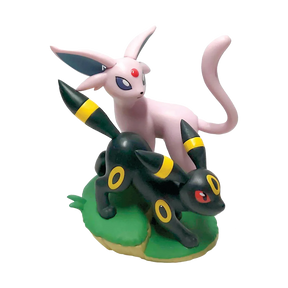 Figure Pokemon Espeon rosa e Umbreon nero Premium Figure Collection Prismatic Evolutions dettaglio qualità scultura