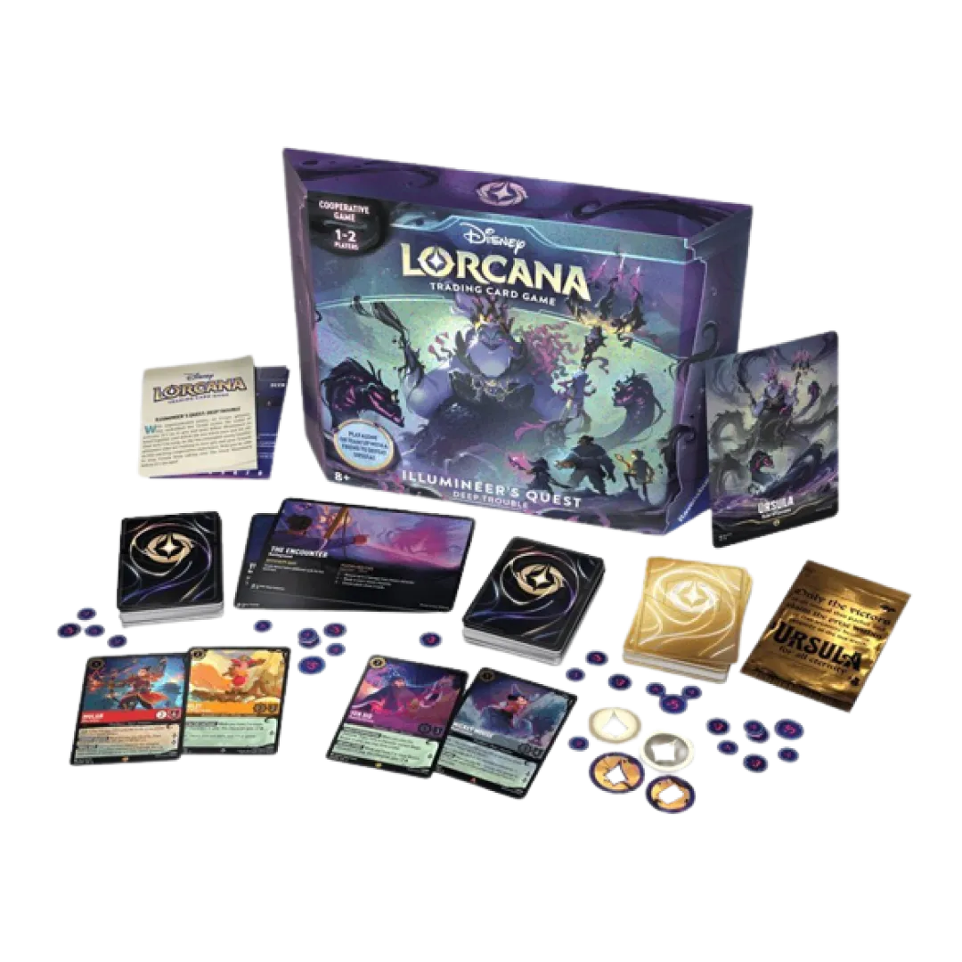 Illumineer's Quest Deep Trouble di Lorcana TCG include:  carta Ursula, 2 mazzi, tappetino da gioco, gettoni e segnalini per un'avventura epica.