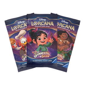 Immagine di tre pacchetti booster di Lorcana: Shimmering Skies con Vanellope, Maui e Paperino sulla copertina.