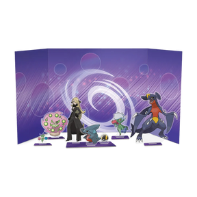 Scenografia in plexiglass con sagome di Camilla, Garchomp e altri Pokémon della collezione premium